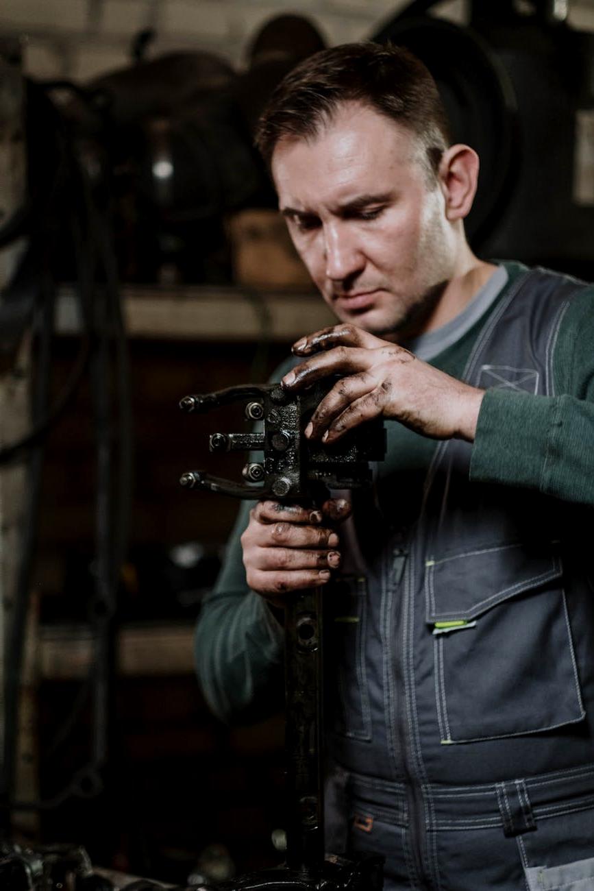 Maintenance Technician Using AI System